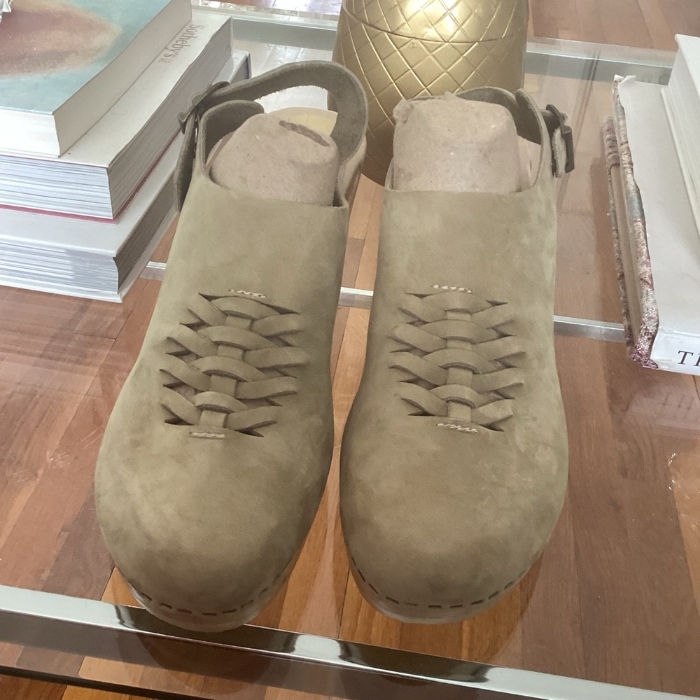 No. 6  Aimara suede Clogs